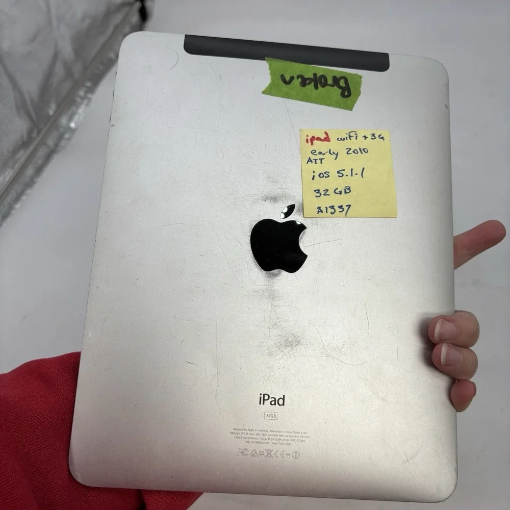 iPad 32GB A1337 Broken Doesn't Turn On Silver Parts Or Repair Bundle